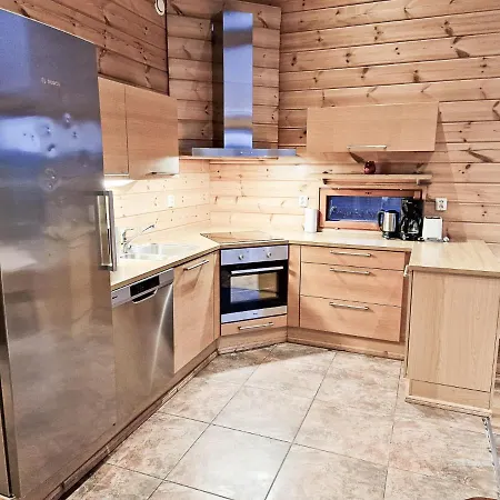 Lumikki - 8 Henkiloelle, Luoteis-himos Ski-in/out, 121m² Jämsä