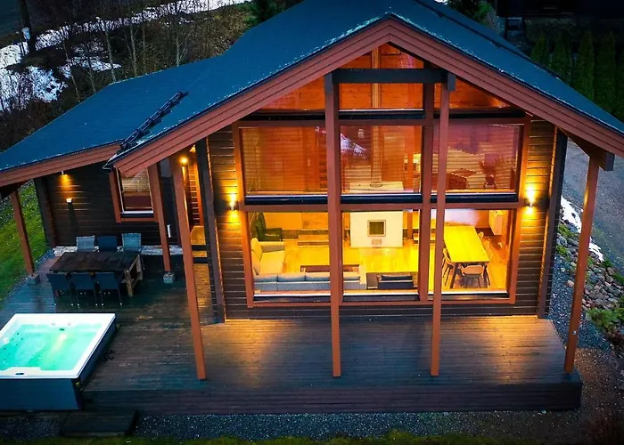 Lumikki - 8 Henkiloelle, Luoteis-himos Ski-in/out, 121m² Villa Jämsä